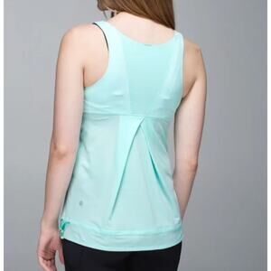 Lululemon Run: Ta Ta Topper Aquamarine Size 2